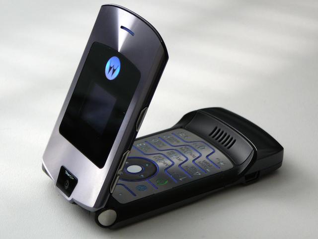 摩托罗拉3g智能手机(摩托罗拉第一款安卓智能手机)  第2张